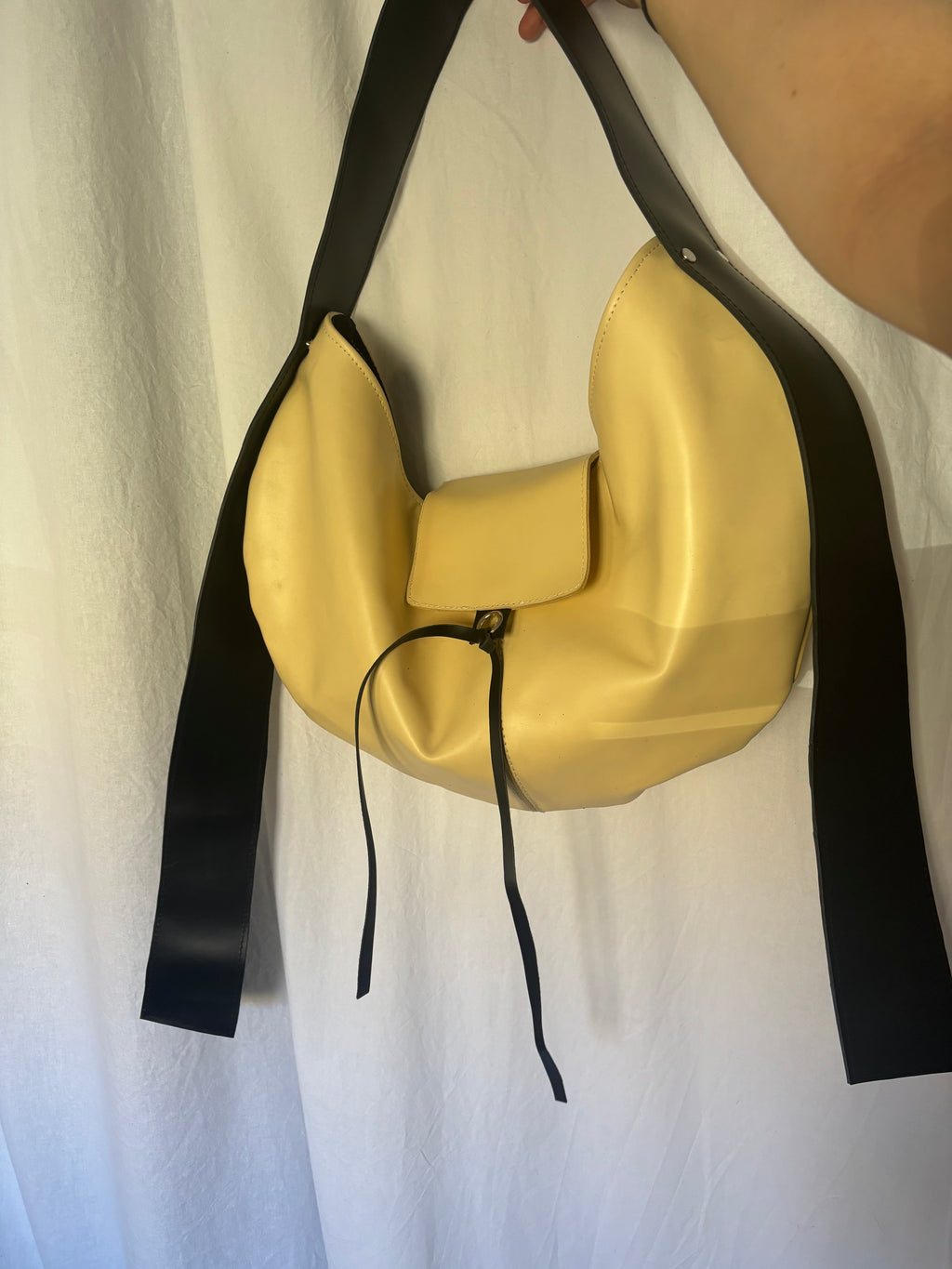 HOBO BAG BUTTER YELLOW
