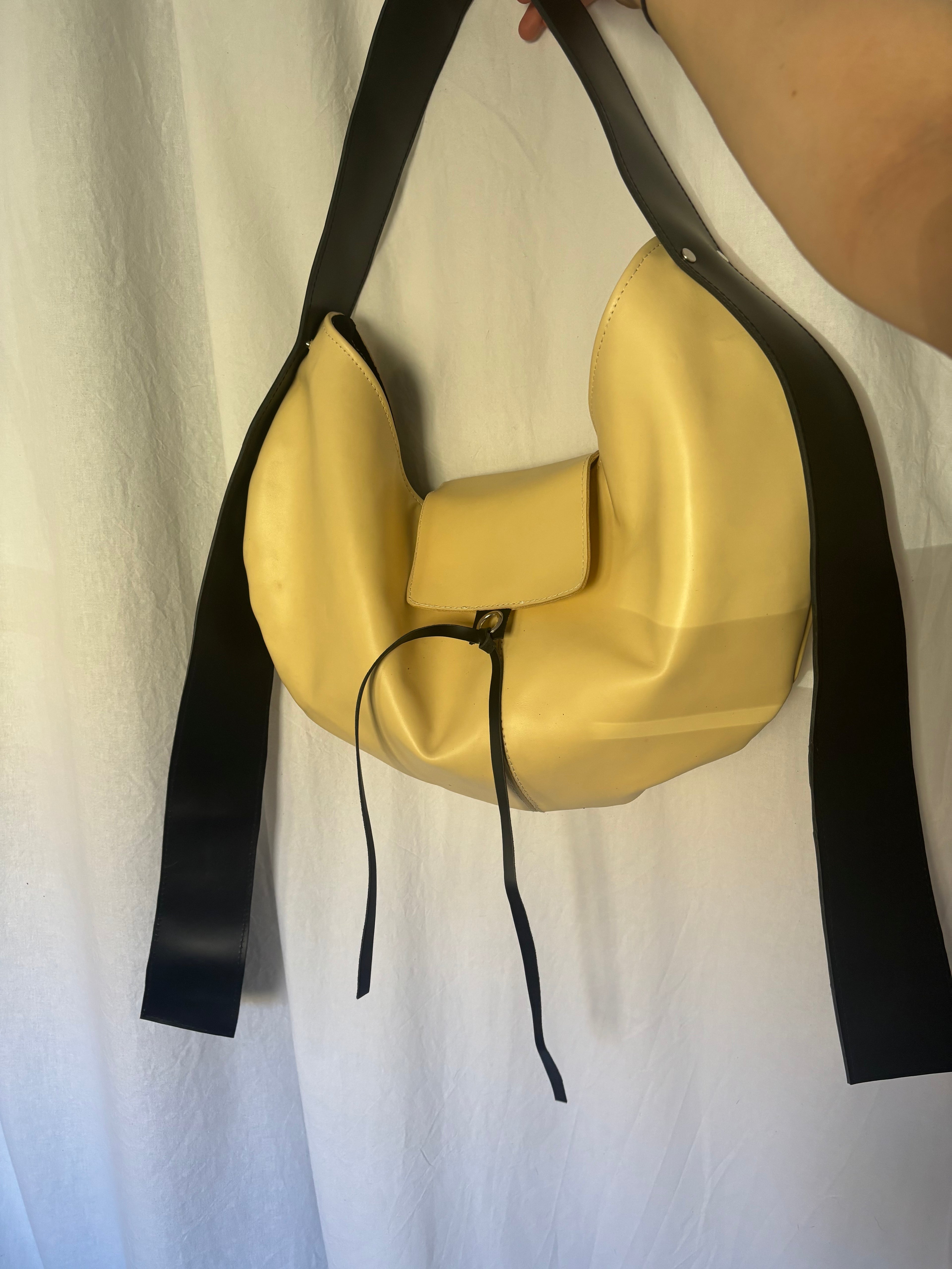 HOBO BAG BUTTER YELLOW